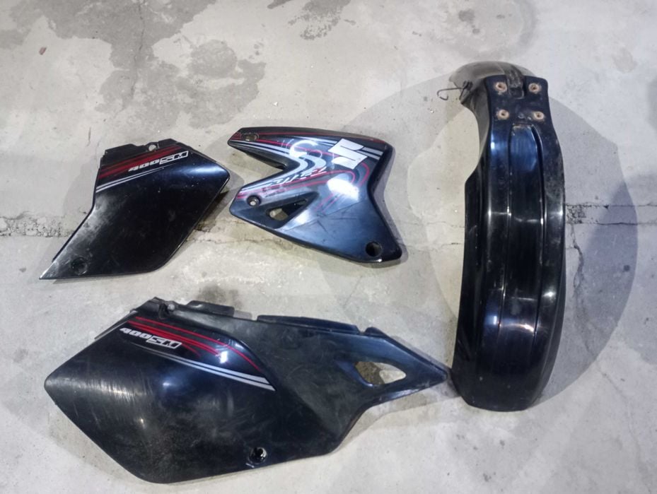 Bok boczek osłona ogon owiewka błotnik Suzuki DRZ 400 SM DR Z DR-Z400