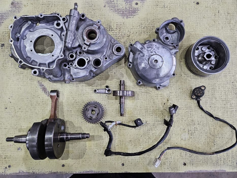 Suzuki LTZ DRZ 400 części, karter, dekiel, magneto, wał czujnik biegów