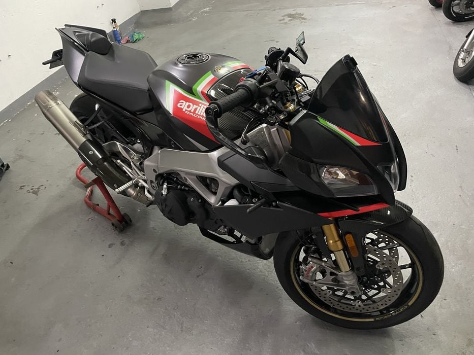 Aprilia tuono V4 1100 RSV4
