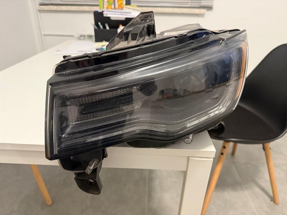 Lampa Jeep Grand Cherokee WK2 lift 14-21 bixenon nieskrętny idealna