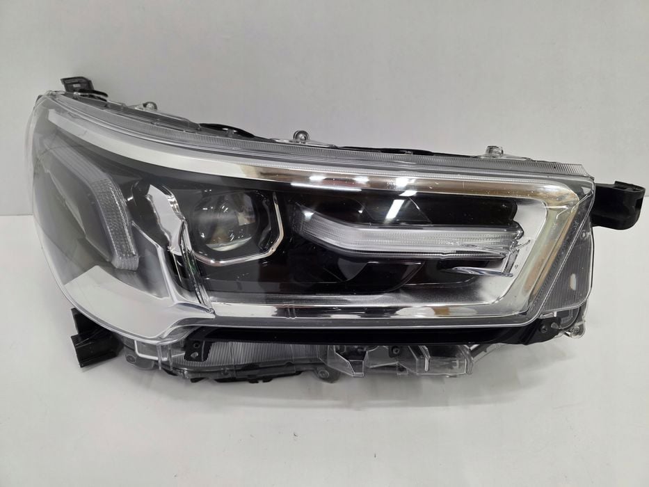 lampa przód przednia prawa toyota hilux viii lift 8 lift 81110-0ku80 e