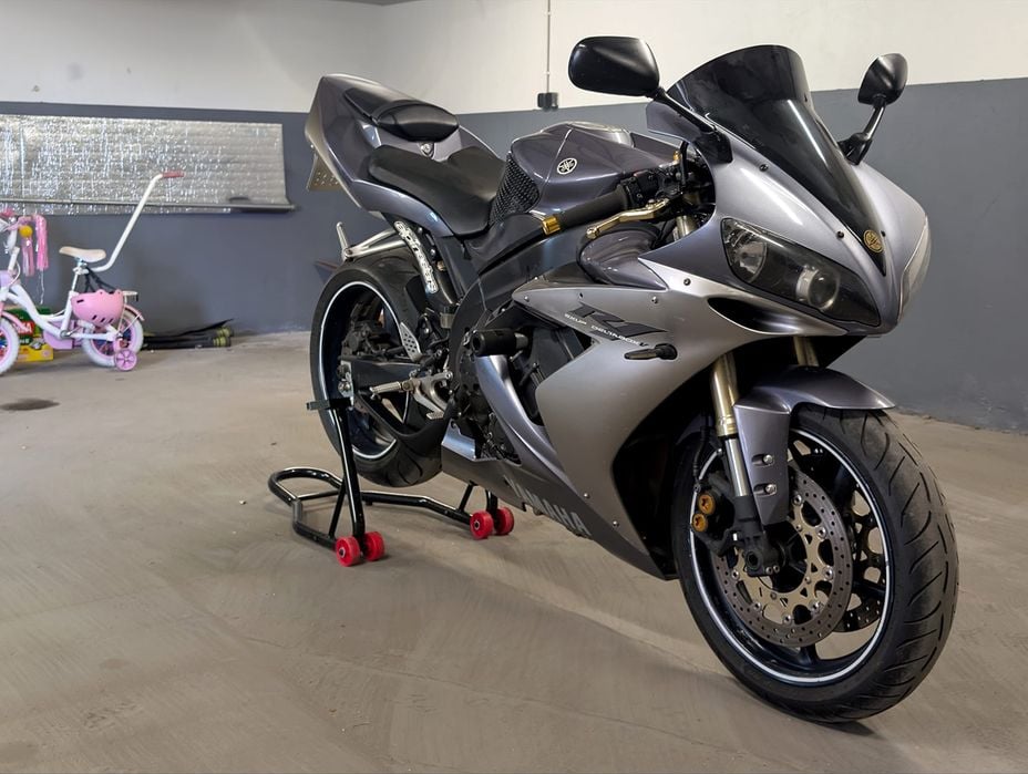 Yamaha R1 rn12 2005r