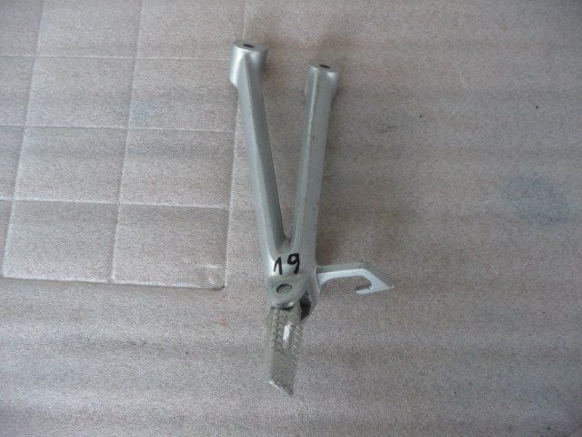 suzuki gsxr 1000 k7 k8 set podnózek lewy tył tylny