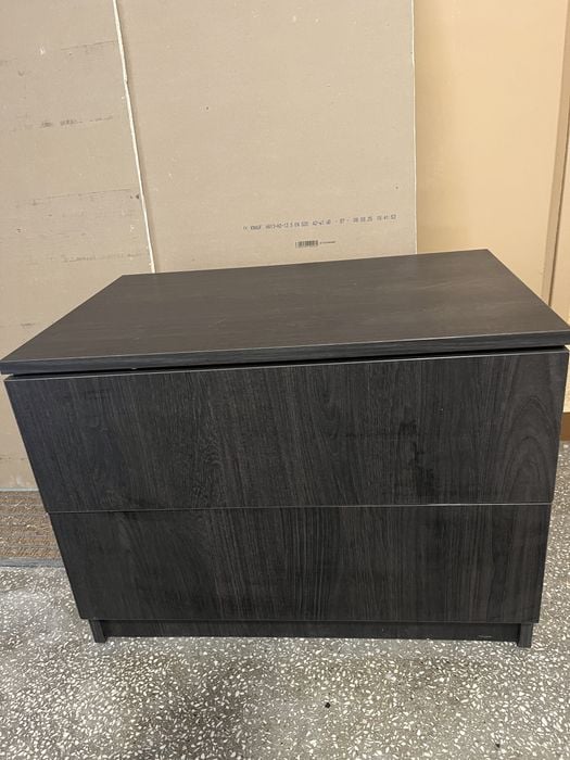 Sprzedam komode w kolorze ciemnym
