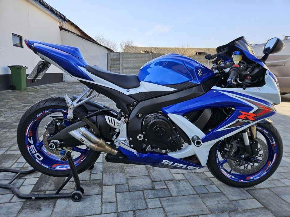 Suzuki GSXR 750 K9