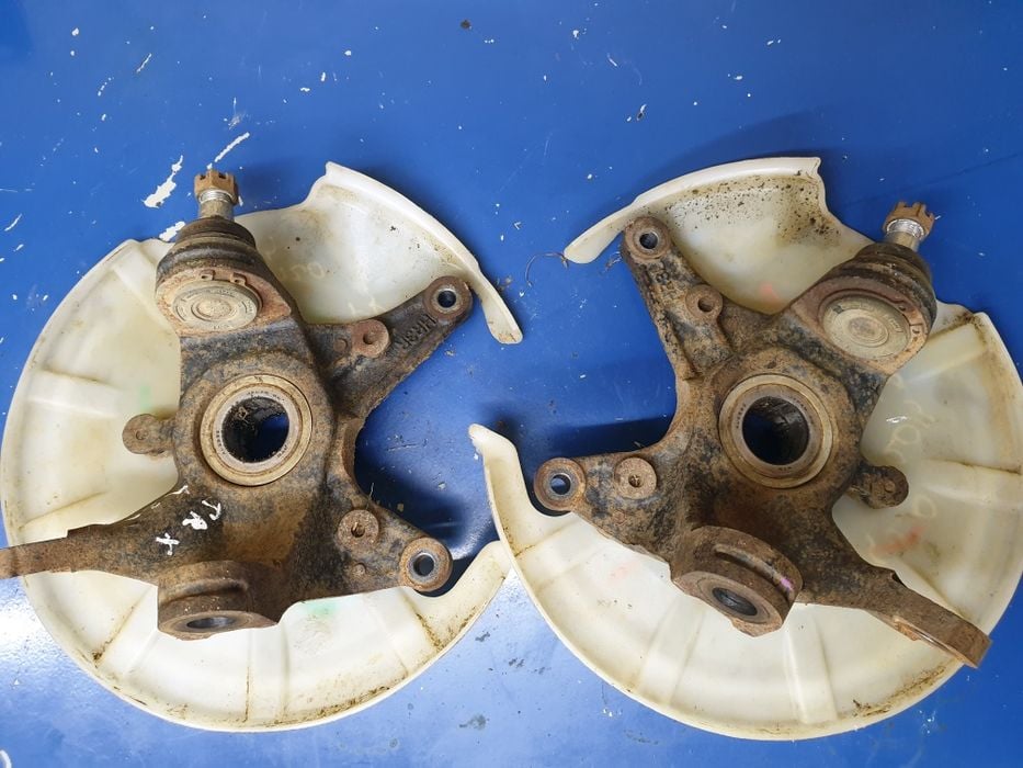 Zwrotnica  lewa przod honda trx 420 rancher 2014