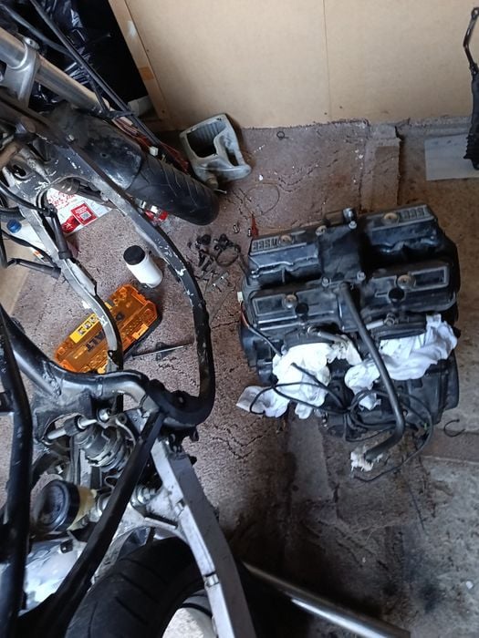 Sprzedam kompletny silnik Suzuki gsx550 i inne części es