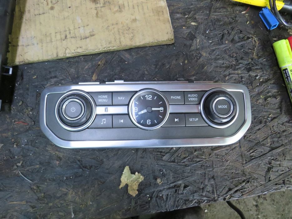 panel ch22-18c858-bb land rover discovery 4 iv
