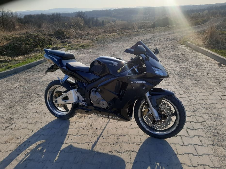 Honda cbr 600rr   .