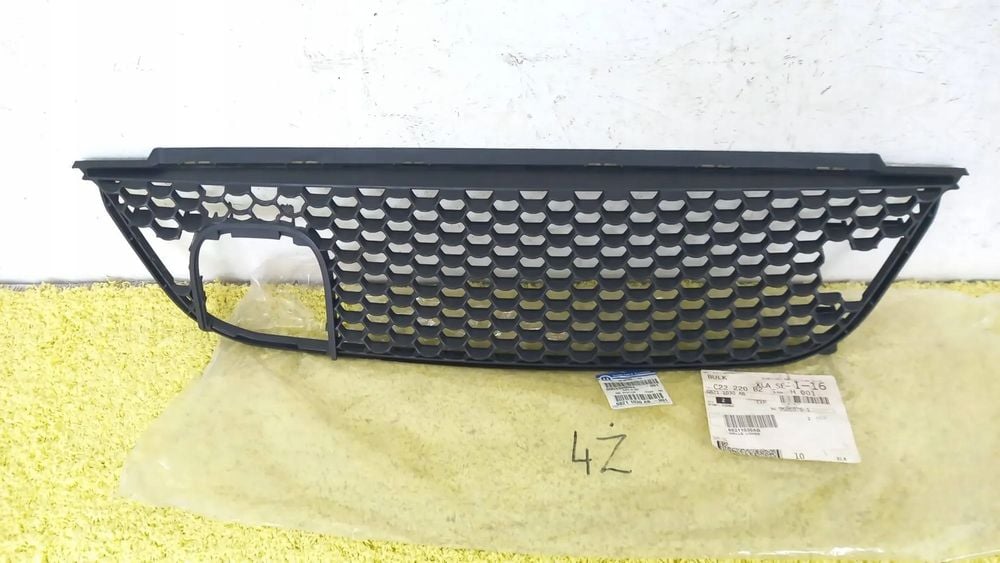 kratka jeep cherokee wk2 14-18 dolna grilla nówa