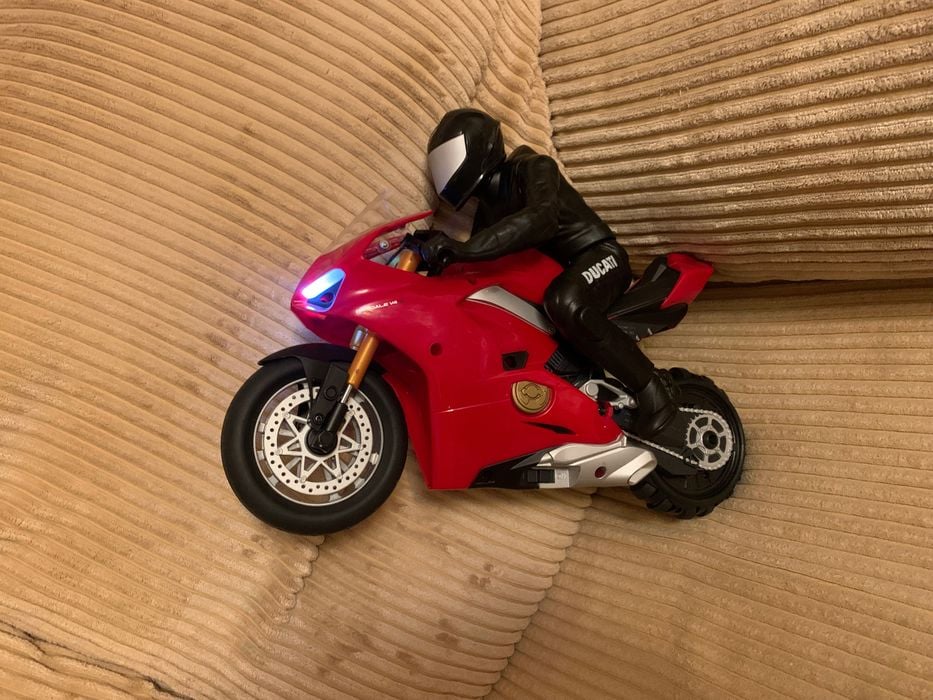 Ducati Panigale V4 S na sterowanie Spin Master
