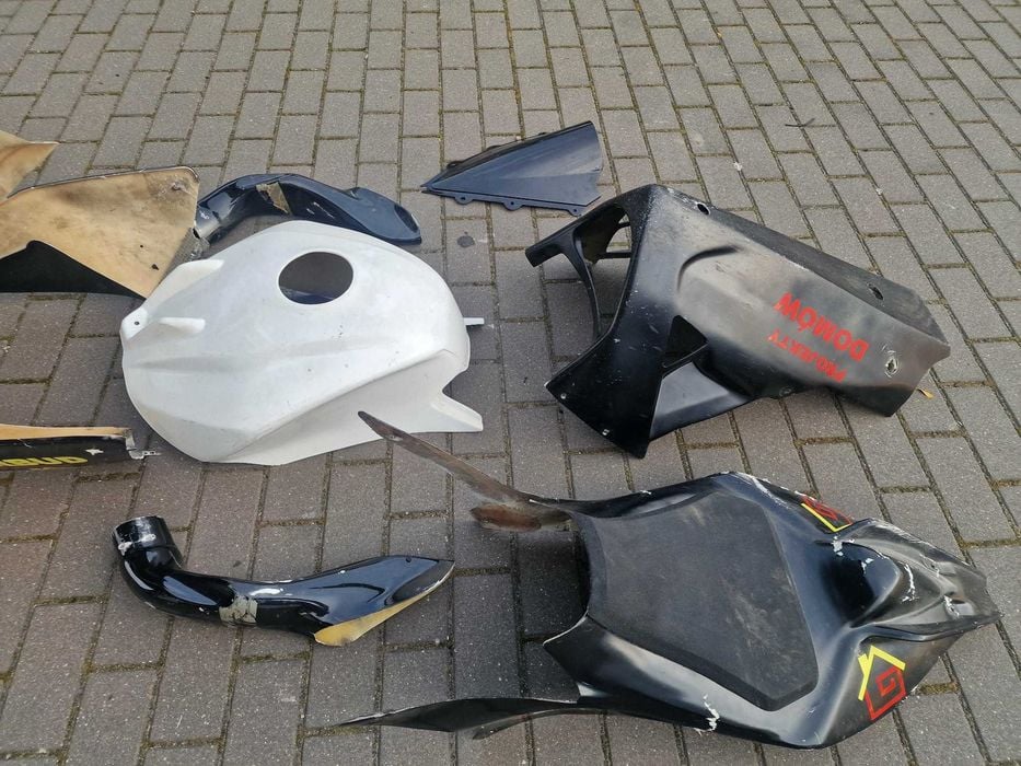 OWIEWKI APRILIA RSV4 / zestaw owiewek RSV4 torowe tor torówka