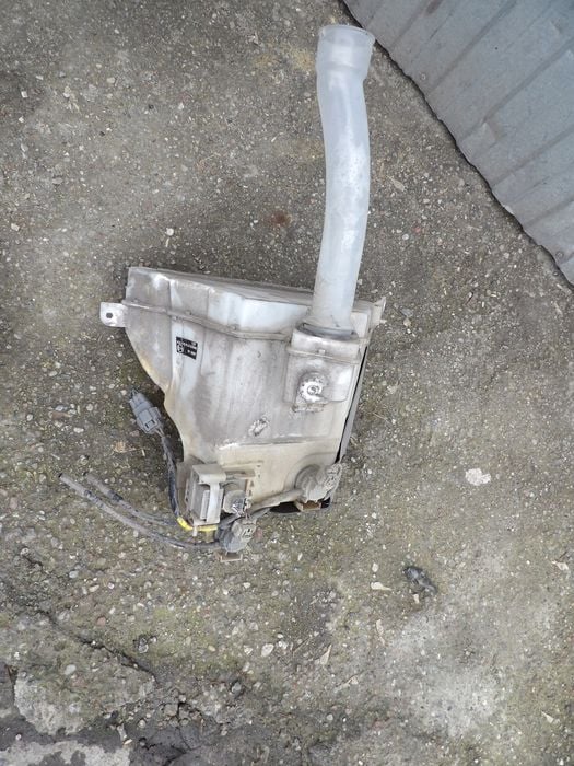 zbiorniczek spryskiwaczy toyota land cruiser 150