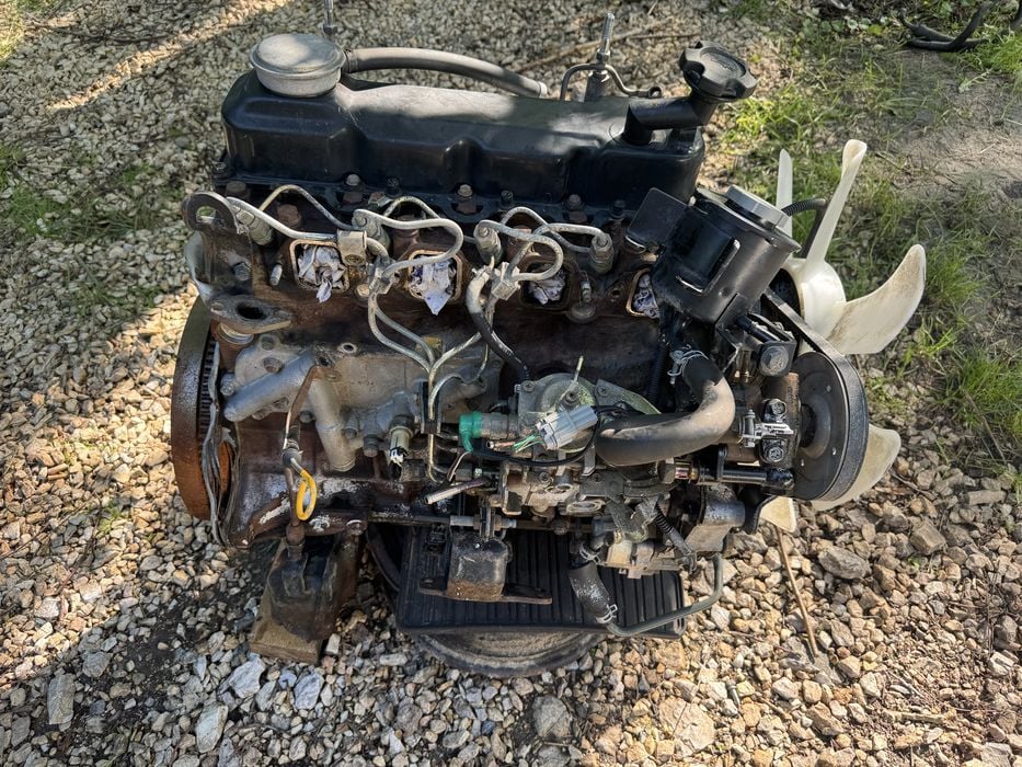 Nissan Navara 2001r 2.5 silnik pompa wtryskowa blok głowica kolektor