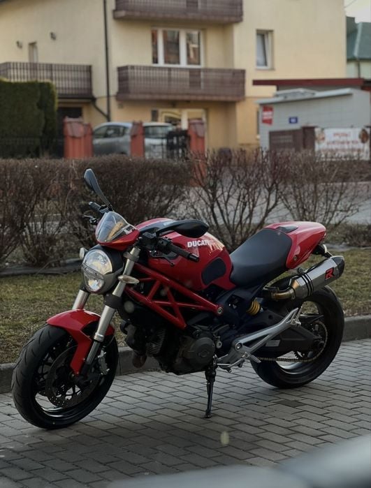 Ducati Monster 696