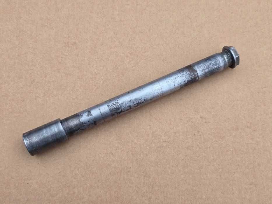 Oś ośka przód przedniego koła Suzuki RM 125 / 250 r. 01-08 / 20mm