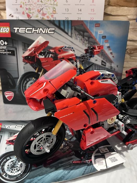 LEGO Technic klocki Ducati Panigale V4 R 42107
