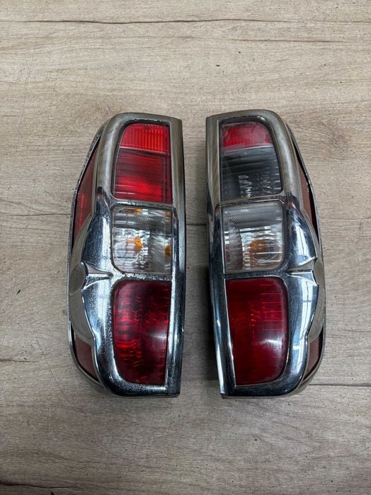 lampy tylne nissan navara