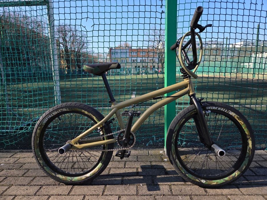 custom BMX 20" freecoaster hamulce Flybikes MacNeil Cult KHE midschool