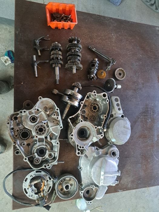 Części silnikowe kawasaki kx 80, lata +-1987 stator kartery skrzynia wał zapłon pokrywa