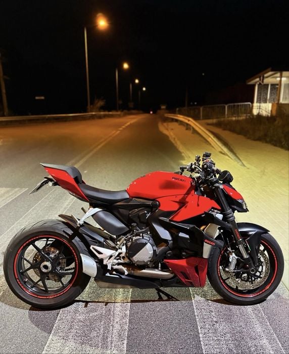 Praktycznie nowe Ducati Streetfighter v2 na gwarancji - top stan
