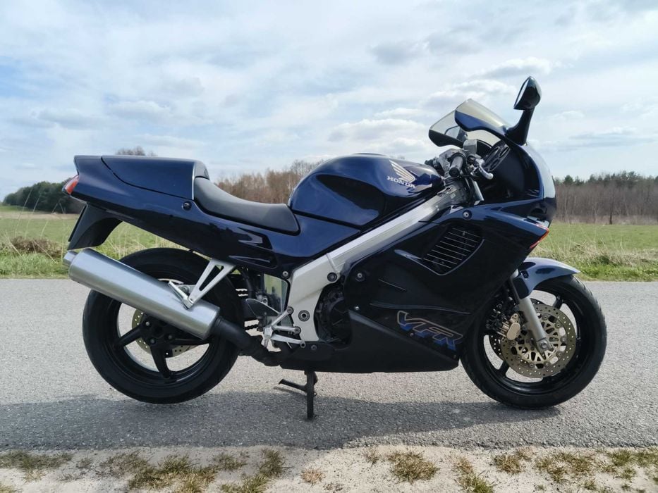 Honda VFR 750 RC36 II • 1996 • V4 • ZADBANA • GOTOWA DO JAZDY