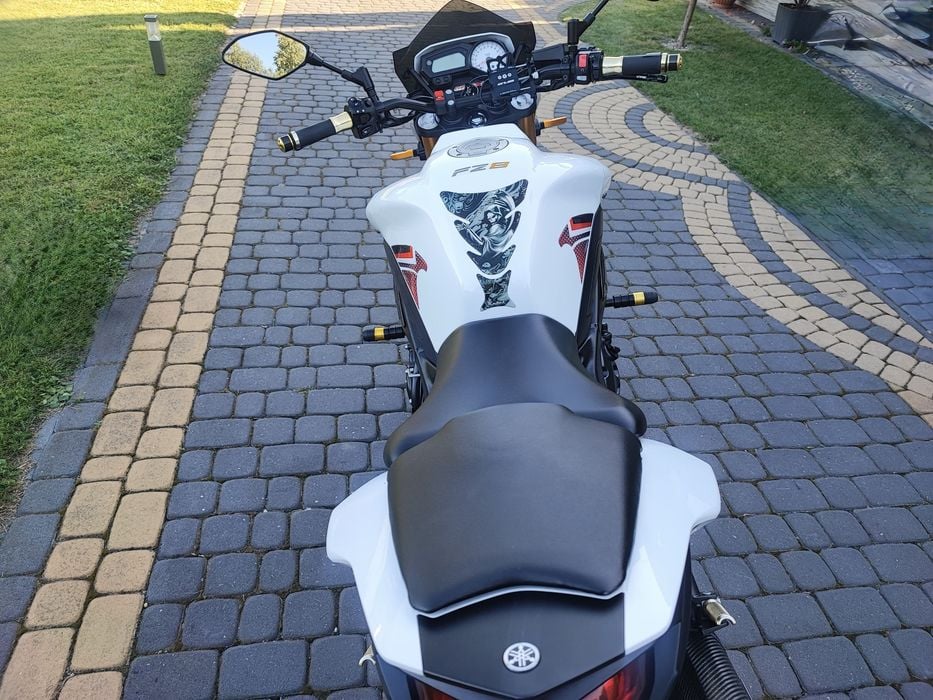Piękna Yamaha FZ8 carbon