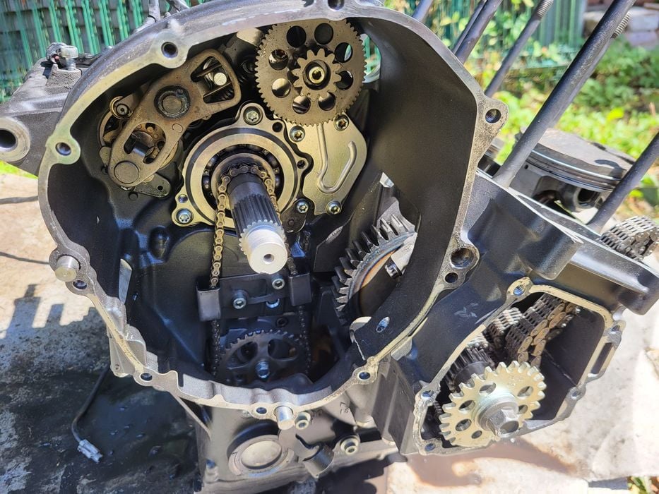 Części Yamaha R1 RN22 dół silnika Głowica