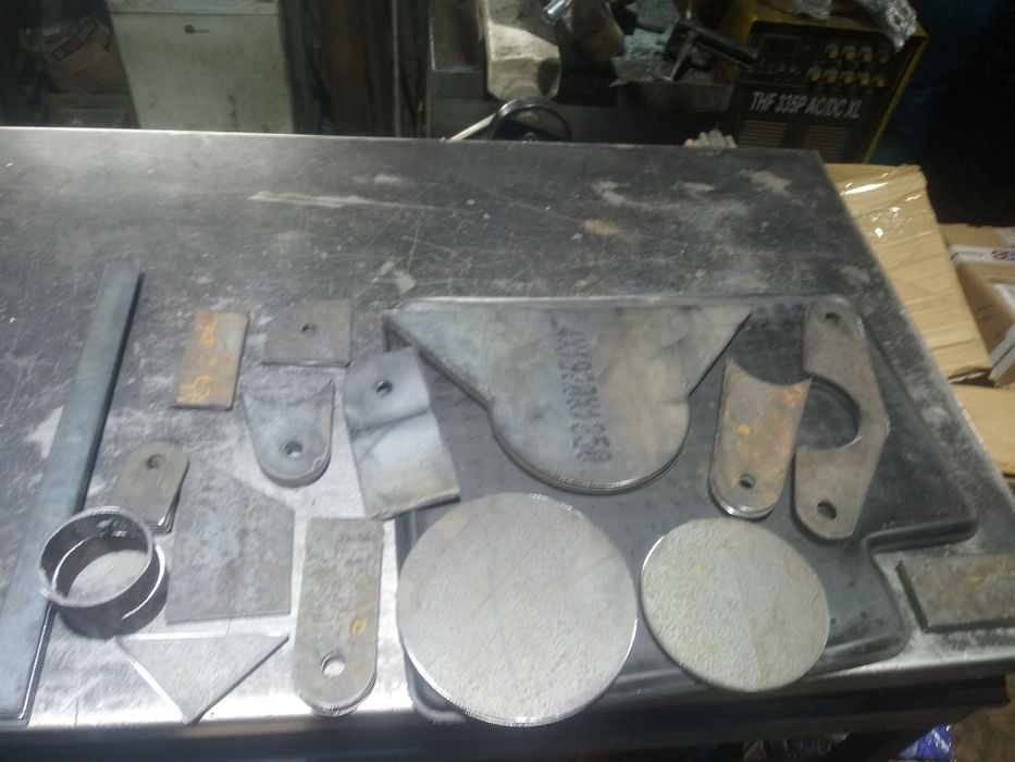 Zestaw radiusow blach do Nissan patrol k160 k260 na sprężyny