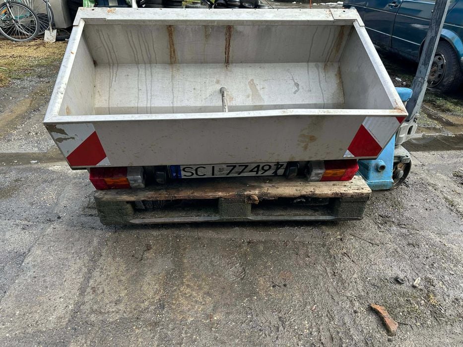 Sprzedam zestaw posypywarke i plug do susuzki samurai/jimni