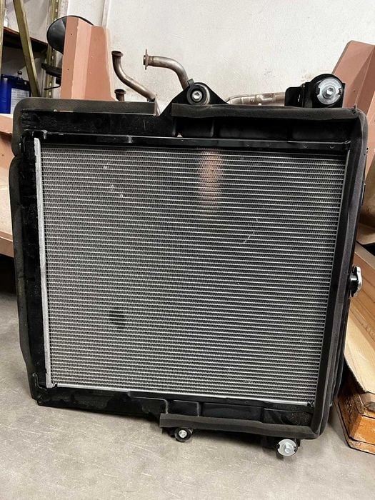Chłodnica wody z obudową OEM 16400-17400 - TOYOTA LAND CRUISER