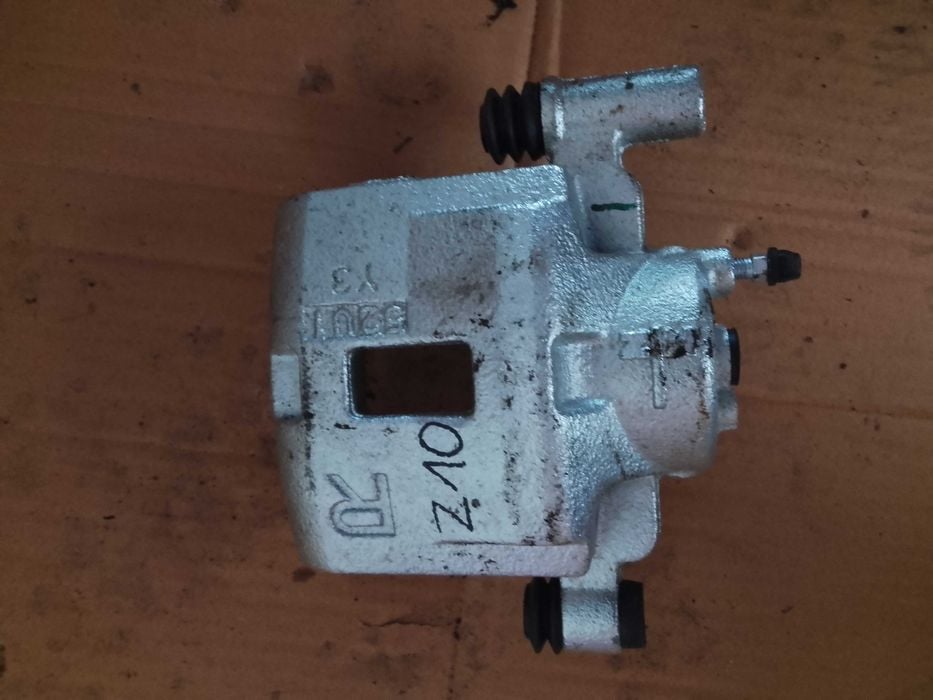 Mazda MX 6 zacisk przód prawy