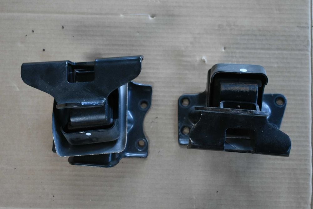 Suzuki Jimny 2019- IV 1.5 łapa silnika poduszka silnika