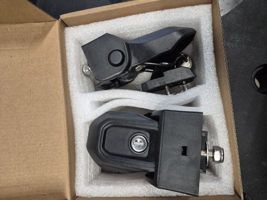 Zamki z kluczykiem do maski jeep wrangler jl