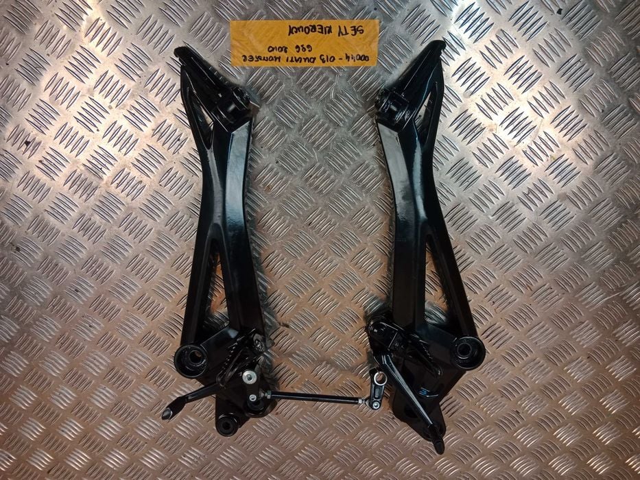 Ducati Monster 696 Sety Kierowcy Set Prawy Lewy Podnóżki Podnóżek