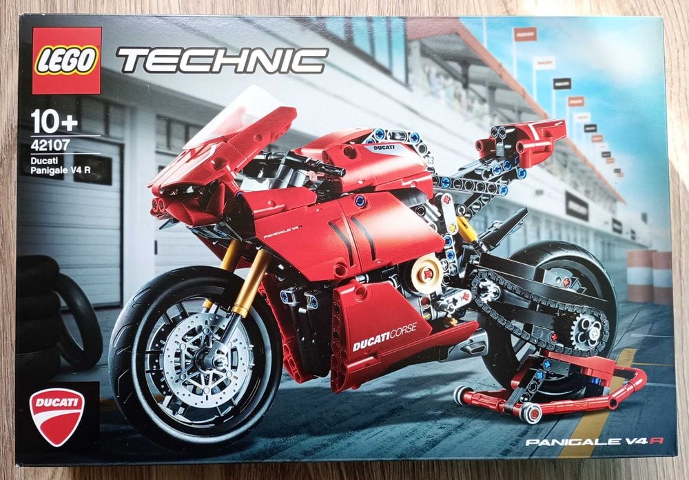 Lego Technic Ducati Panigale V4 R (42107)