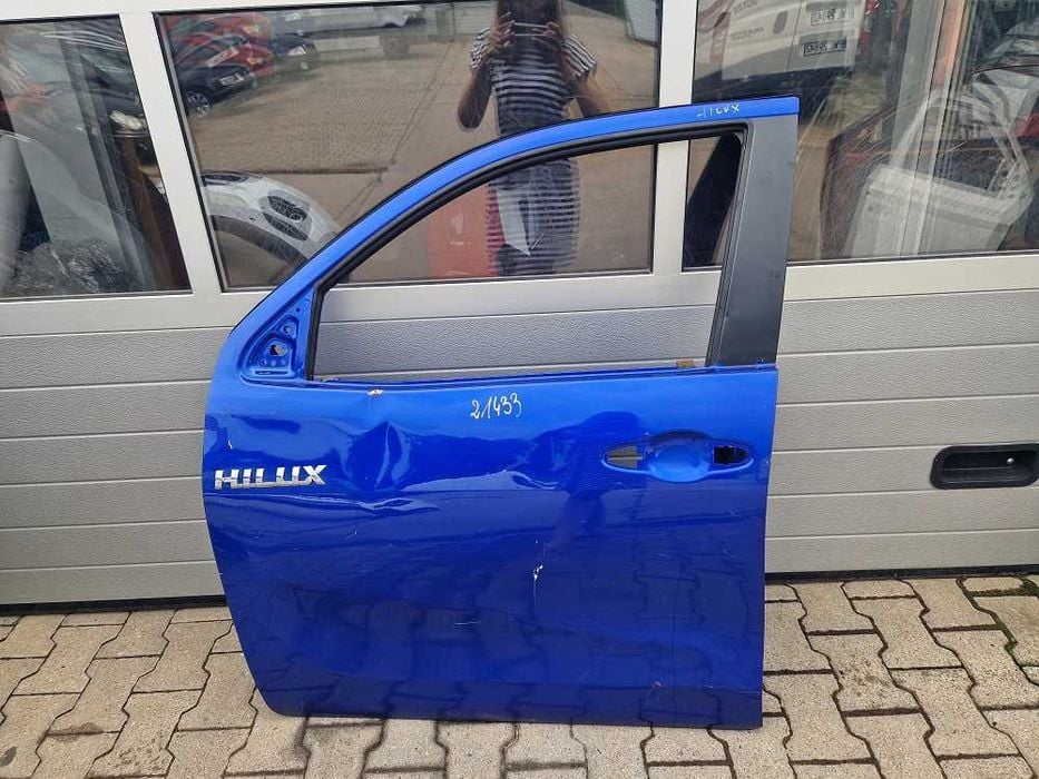 Toyota Hilux 15 r.- Drzwi Przód Lewe