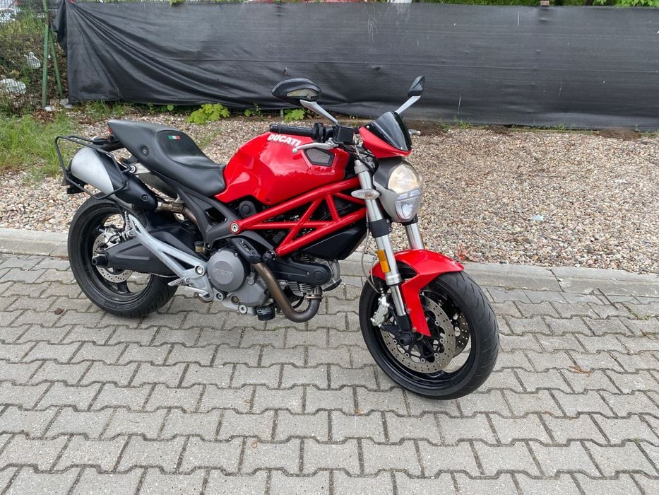 Ducati monster 696