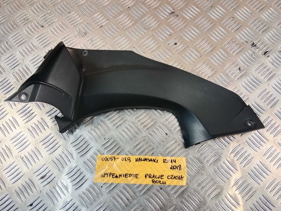 Kawasaki ZX14R Wypełnienie Prawe Czaszy Boku Bok Prawy Boczek  16-20