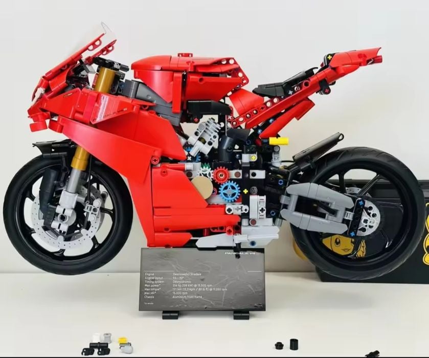 Klocki Lepin Ducati Panigale V4 kompatybilne z 42202
