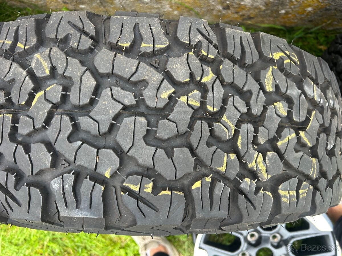 Jeep Wrangler 255/75 r17 BF Goodrich All Terrain