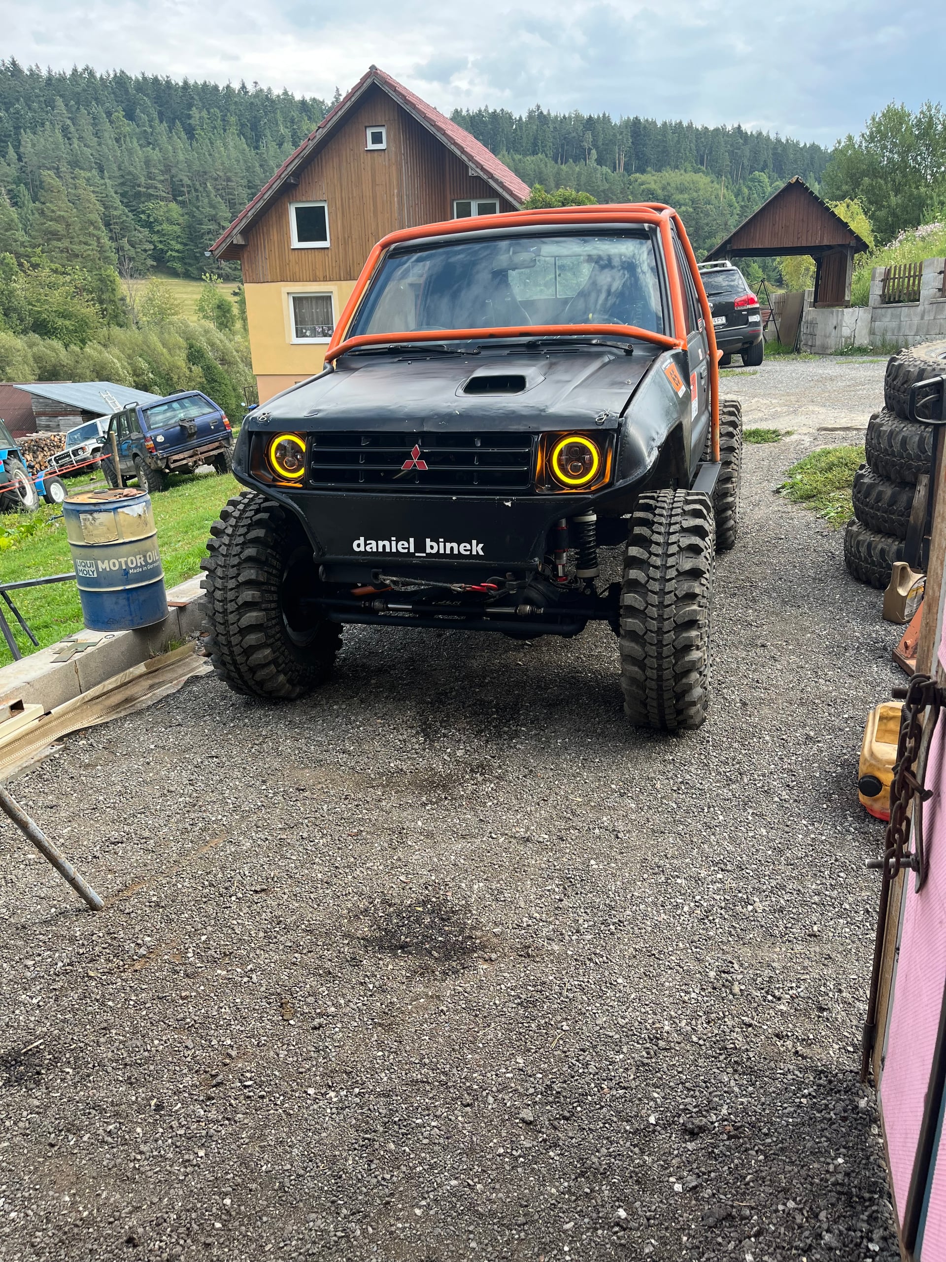 Mitsubushi pajero m57