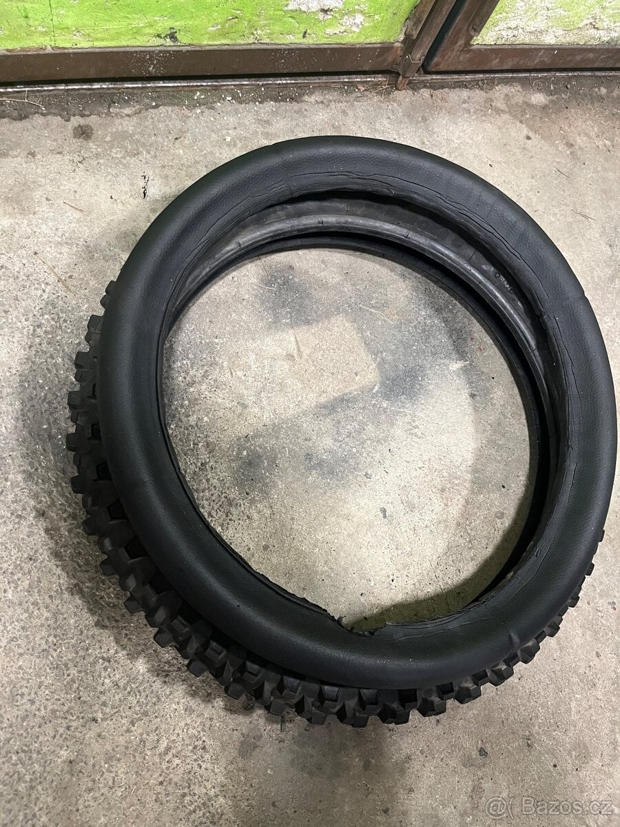 Přední pneu michelin