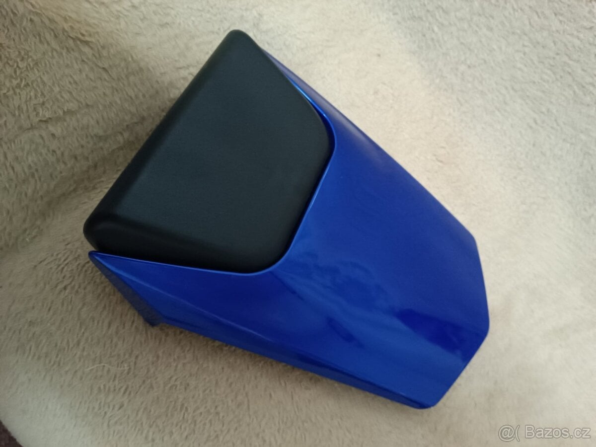 Prodám Zadní kryt zadního sedadla na Yamahu R1 00-01