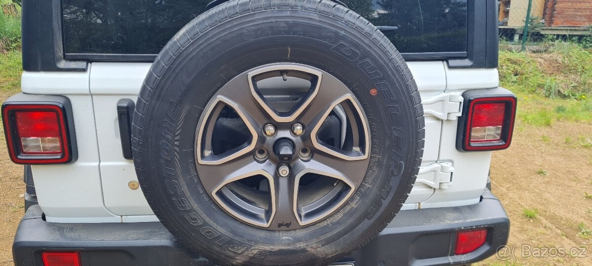 Kola Jeep Wrangler 2021