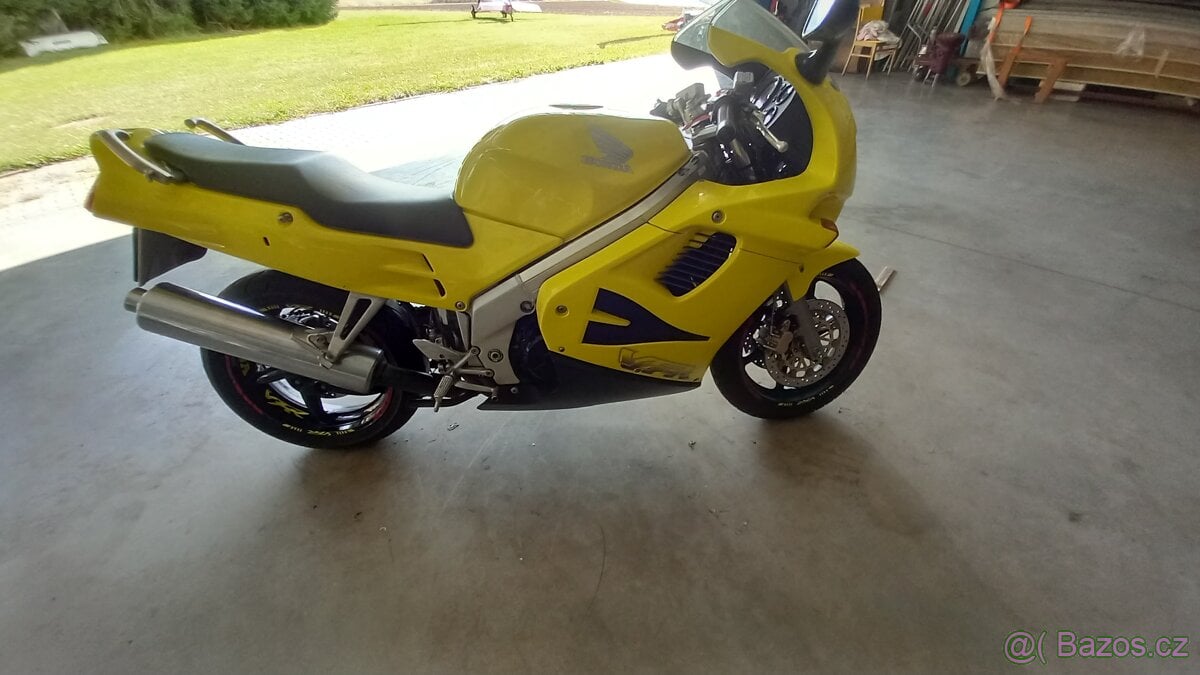 Honda vfr 750