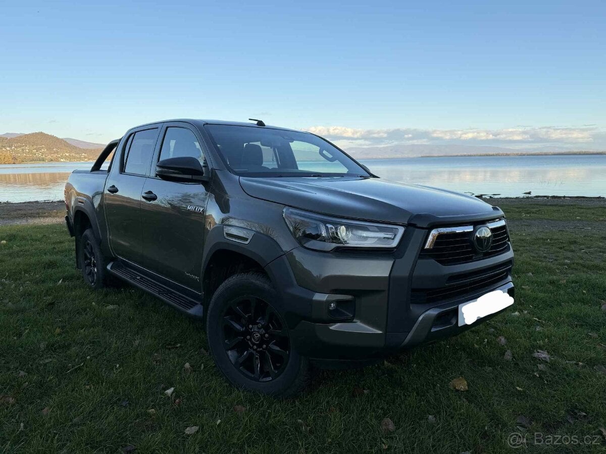 Toyota Hilux 2.8 invisibleX dovoz anglie