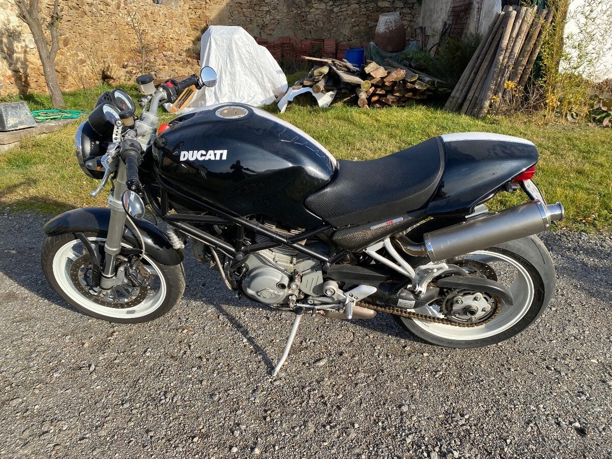 Ducati Monster S2R 1000.