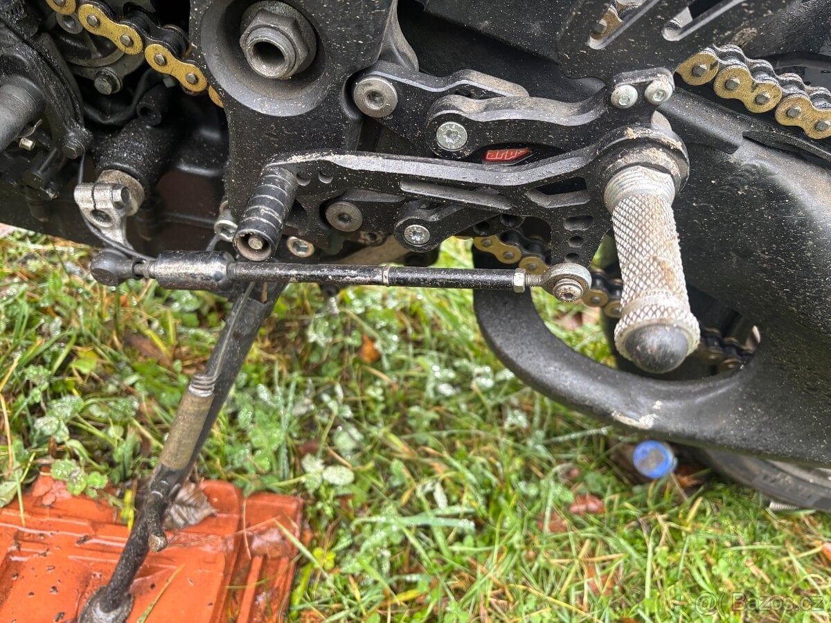 Prepakovani ARP a quickshifter na Kawasaki Zx10R Ninja 06-07