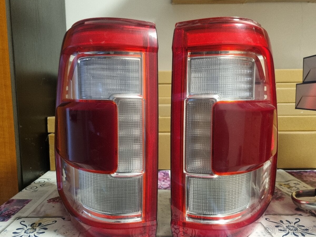 F 150. F150. Lariat. Zadni svetla